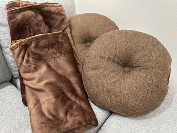 クッション、ブランケット - 暇つぶしすぺーす 長岡市のちょっと楽しめるレンタルスペースの設備の写真