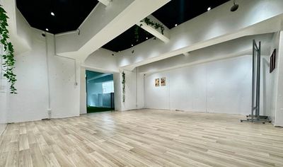アクセス抜群！2F room A, room B, 中サイズ快適2部屋完備！ - HEAVEN SPACE 大久保