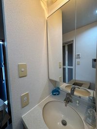 独立洗面所も完備しております
お化粧直しにご活用くださいませ - EC難波M 難波徒歩圏！バスつきレンタルスペースの室内の写真