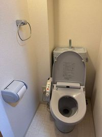 WCも完備。ウォッシュレット付きになります - EC難波M 難波徒歩圏！バスつきレンタルスペースの室内の写真