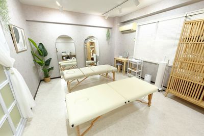 salon room - サロンcode博多 - サロンcode博多 サロンcode博多 ベッド2台設置　個室で1人や複数人の利用◎の室内の写真