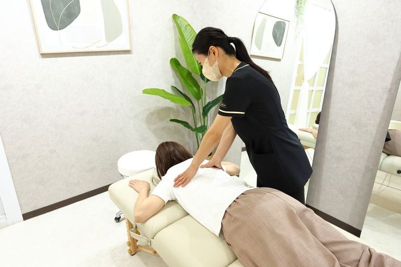 サロンcode博多 ベッド2台設置　個室で1人や複数人の利用◎ - サロンcode博多