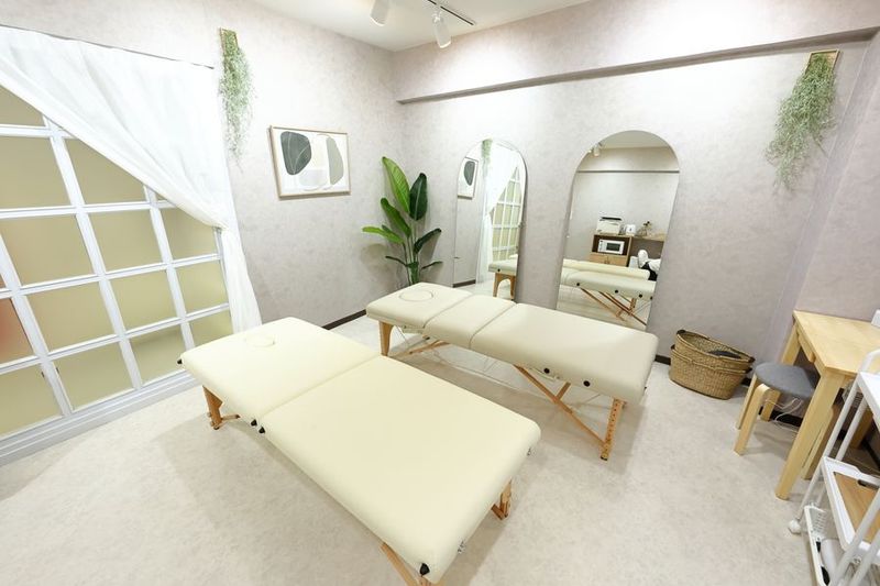 サロンcode博多 ベッド2台設置　個室で1人や複数人の利用◎ - サロンcode博多