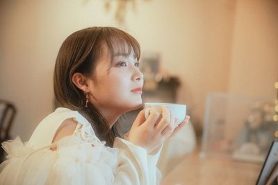 カウンター席でのポートレート撮影 - お花屋カフェ「はなたばる」 カフェスペースのその他の写真