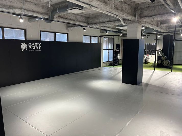 白楽格闘技ジム　マットエリア - EASY FIGHT GYM