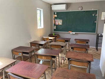 懐かしの小学校の雰囲気！コスプレ！パーティ！学習塾にピッタリ！ワークスペースにも使えます！ - 澤田ちゃれんじ塾