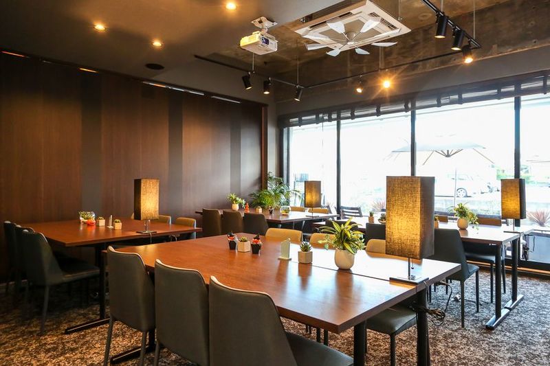 大画面スクリーン付き多目的スペース（カフェスペース半面利用） - Life's Lounge Cafe（ラウンジ カフェ）