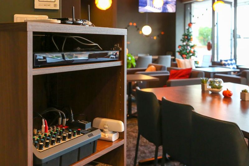 大画面スクリーン付き多目的スペース（カフェスペース半面利用） - Life's Lounge Cafe（ラウンジ カフェ）