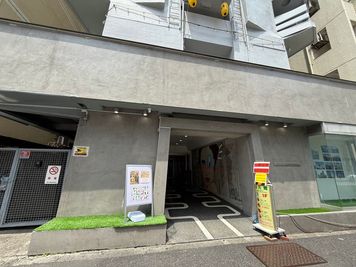 正面入り口 - HEAVEN SPACE 大久保 HEAVEN SPACE STUDIO room Cの外観の写真