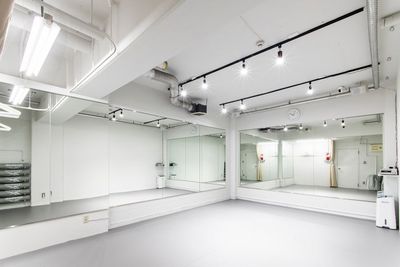 【戸越公園徒歩2分】二面鏡×リノリウム×白基調。集中できる本格派スタジオ。 - StudioIrodori戸越公園店
