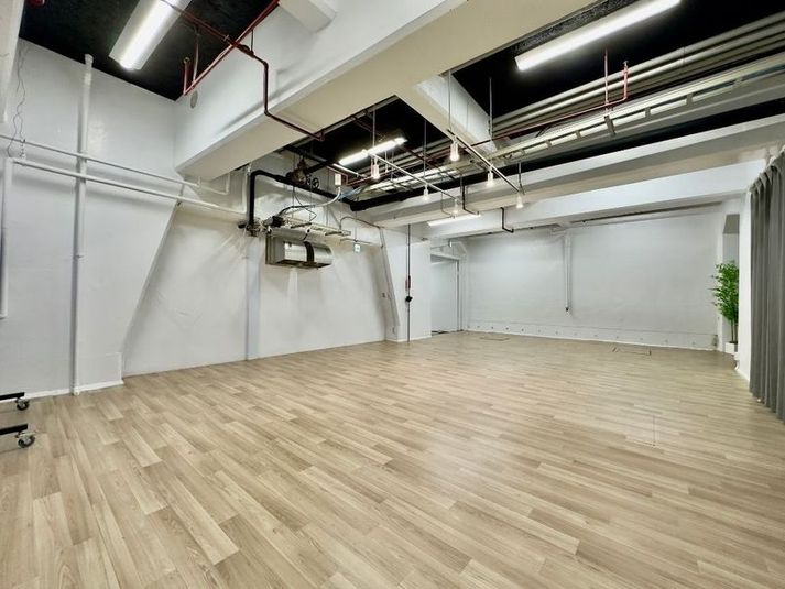 B1.room D 横9.6m✕縦5.7m　鏡あり。 - HEAVEN SPACE 大久保 HEAVEN SPACE STUDIO room Dの室内の写真