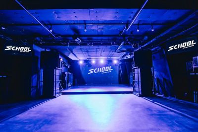照明も完備しており、さまざまなニーズにお応えいたします。 - 六本木SCHOOL ライブだけじゃない！六本木の自由なエンタメ空間｜貸切OKの室内の写真