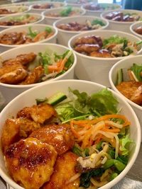 当店併設カフェより一汁三菜お弁当をお付けした研修サポートプランもございます。自慢の具沢山お味噌汁と一緒に。 - Atlya参宮橋／tsugugoto cafeの室内の写真