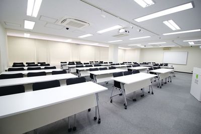 【東銀座駅1分・銀座駅5分】最大収容人数60名の会議室｜プロジェクター完備✨なんと卓球台あり🏓研修・面接・商談・勉強会に - 銀座ユニーク貸会議室5丁目店