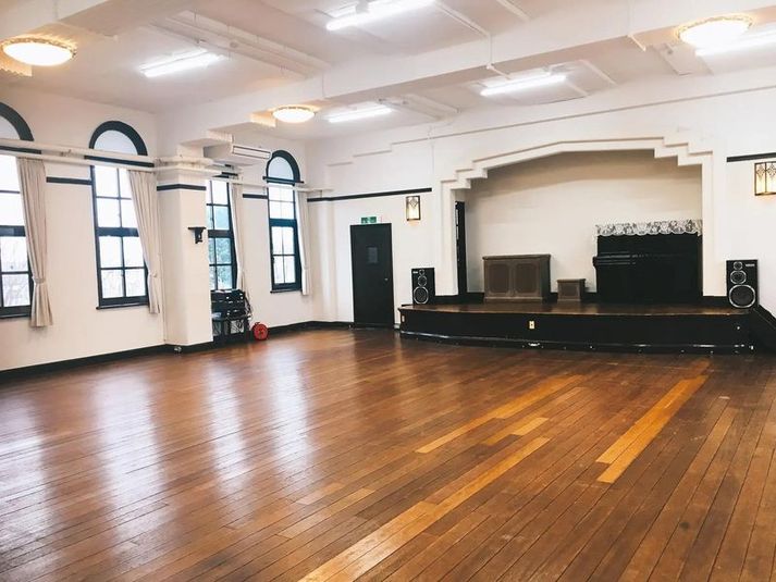 紫明会館 講堂｜明治建築の重要文化財🕰️貸会議室 - 紫明会館