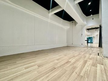 202【駅近1分】レンタルスタジオ・ダンス・配信・撮影・防音 レンタルスタジオ・新宿・歌舞伎町・駅近1分・軍艦ビル202室-Cの室内の写真