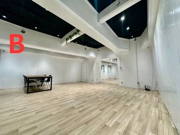 202【駅近1分】レンタルスタジオ・ダンス・配信・撮影・防音 レンタルスタジオ・新宿・歌舞伎町・駅近1分・軍艦ビル202室‐Bの室内の写真
