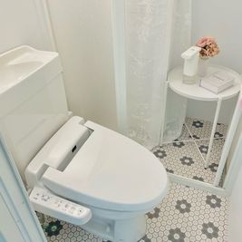 入口左がトイレです。 - 【開業応援サロン】レンタルサロン品川 レンタルサロン品川【品川エステ開業支援サロン】★完全個室★の室内の写真