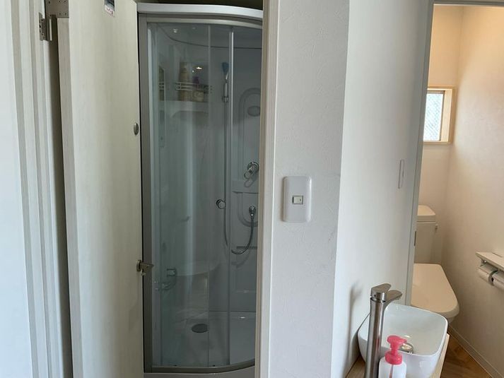 ネットカフェ複合施設 鍵付き完全個室3 カラオケ設備あり - Asian Cabin Club 複合ネットカフェ施設