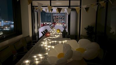みなとみらいの夜景をバックに大人数のパーティーも - みなとみらいと富士山を一望する最上階の明るいレンタルスペース みなとみらい・富士山を一望できる最上階の明るいスペース「みらい」の室内の写真