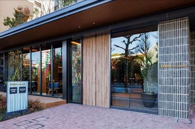 ホテル表側の入り口 - WAW上野 1名様用　完全個室でモニター完備「 Room06」の室内の写真