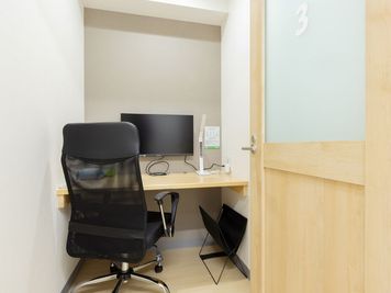 【Seeds Co-work 広島駅前】完全個室①（エアコン・モニター・フリードリンク付き） - Seeds Co-work 広島駅前