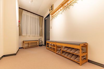 靴箱、ベビーカー置き場
※入り口までは土足で入室OKです。ベビーカーもそのまま入れます。 - simkungの室内の写真
