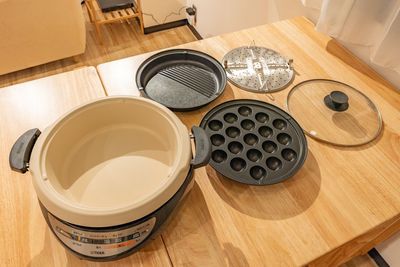 ホットプレートは鍋、焼き物、たこ焼き器の使用が可能です - simkungの室内の写真