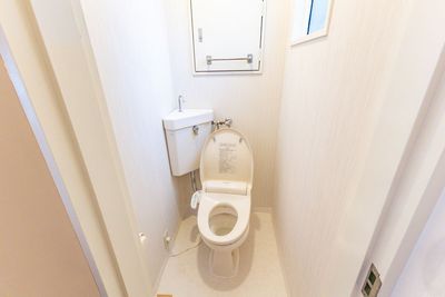 こども用の便座も（乗せるタイプ）用意がございます - simkungの室内の写真