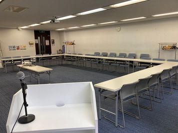24名コノ字型レイアウト - SMG/本町・カーニープレイス 音響ハイグレード会場♪ＳＭＧ貸し会議室/カーニープレイス本町ビルの室内の写真