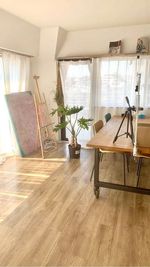 天空のアトリエ キッチン・大きなベランダ・光の入る明るい部屋の室内の写真