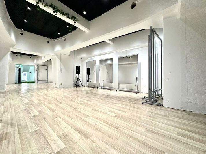202【駅近1分】レンタルスタジオ・ダンス・配信・撮影・防音 レンタルスタジオ・新宿・歌舞伎町・駅近1分・軍艦ビル202室‐Bの室内の写真