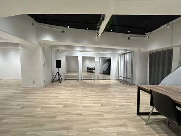 202【駅近1分】レンタルスタジオ・ダンス・配信・撮影・防音 レンタルスタジオ・新宿・歌舞伎町・駅近1分・軍艦ビル202室‐Bの室内の写真