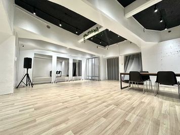 202【駅近1分】レンタルスタジオ・ダンス・配信・撮影・防音 レンタルスタジオ・新宿・歌舞伎町・駅近1分・軍艦ビル202室‐Bの室内の写真