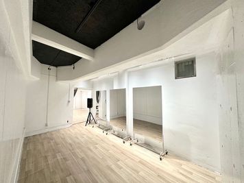 202【駅近1分】レンタルスタジオ・ダンス・配信・撮影・防音 レンタルスタジオ・新宿・歌舞伎町・駅近1分・軍艦ビル202室-Cの室内の写真
