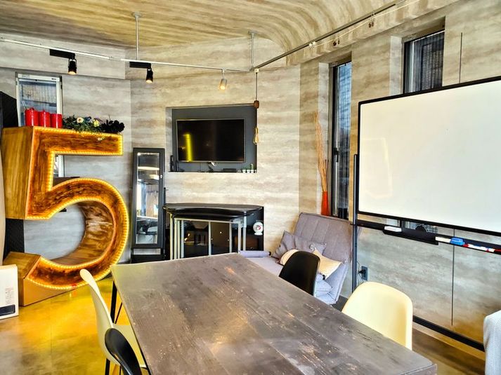 HMT RENTAL SPACE. - HMT RENTAL SPACE.