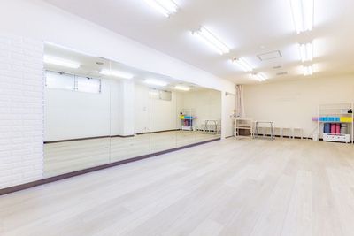 8人が余裕で踊れる広さ - レンタルスタジオ・アルモニ 立町店 レンタルスタジオ・アルモニ　立町店の室内の写真