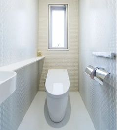 ホワイトカラーのキレイなトイレあります - HMT RENTAL SPACE.の設備の写真