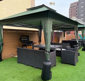 人気の芝生席もご用意！ - スーパージャンカラ あべのプレミアム（プレミアムテラス） ジャンオクBBQ　スーパージャンカラあべのプレミアム【貸切】の室内の写真