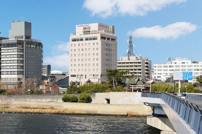 松江ニューアーバンホテル本館（写真左の建物）の３F - コワーキングスペース enun（縁雲） enun | 縁雲　防音スタジオの外観の写真