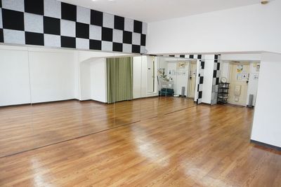 名古屋栄レンタルスタジオ『Wavy』 栄駅徒歩５分【レンタルダンス/ヨガスタジオ】の室内の写真
