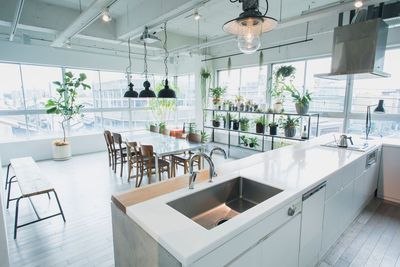 Marble BLDG. Kitchen and Stockの室内の写真