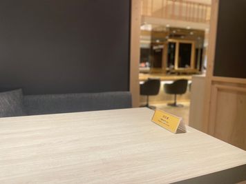 集中しやすいスペースとなっております。 - BasisPoint 吉祥寺マルイ店 吉祥寺エリア4名BOX席の室内の写真