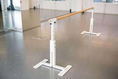 可動式のバーも３本用意しております。 - Studio Balletto レンタル ダンス スタジオの設備の写真