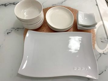 食器もご用意しています - ホワイトオン天満の室内の写真