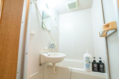 シャワー使用可能です
使用には別途料金を頂きます - ホワイトオン天満の室内の写真