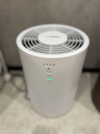 空気清浄機 - サロンcode博多 サロンcode博多 個室ヨガ 大きなアーチミラーの前で癒し空間の設備の写真