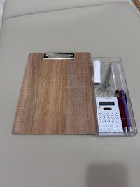 筆記用具・電卓・ペン・はさみ・のり - サロンcode博多 サロンcode博多 個室ヨガ 大きなアーチミラーの前で癒し空間のその他の写真