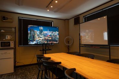 GS貸会議室・新潟店３０２号室 新潟駅から徒歩５分！最大２４名/パーティー/会議/懇親会の室内の写真