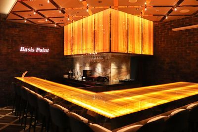 オシャレな雰囲気になっております。 - BasisPoint Lounge Bar Counter エリアの室内の写真